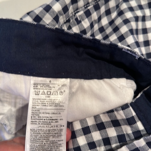 Old Navy Women’s Mid Rise Everyday Short, 5” inseam, Navy & White check Size 6 - Picture 5 of 10